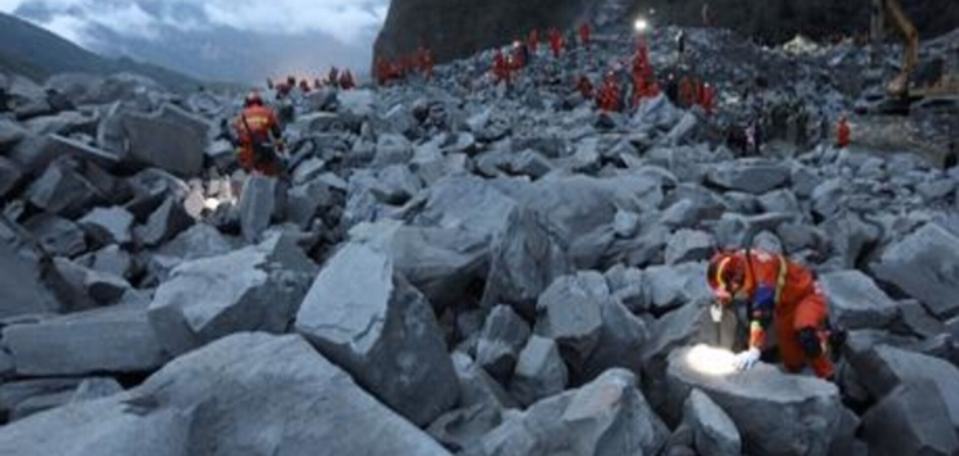 Зсув у Китаї: рятувальники знайшли тіла 15 загиблих