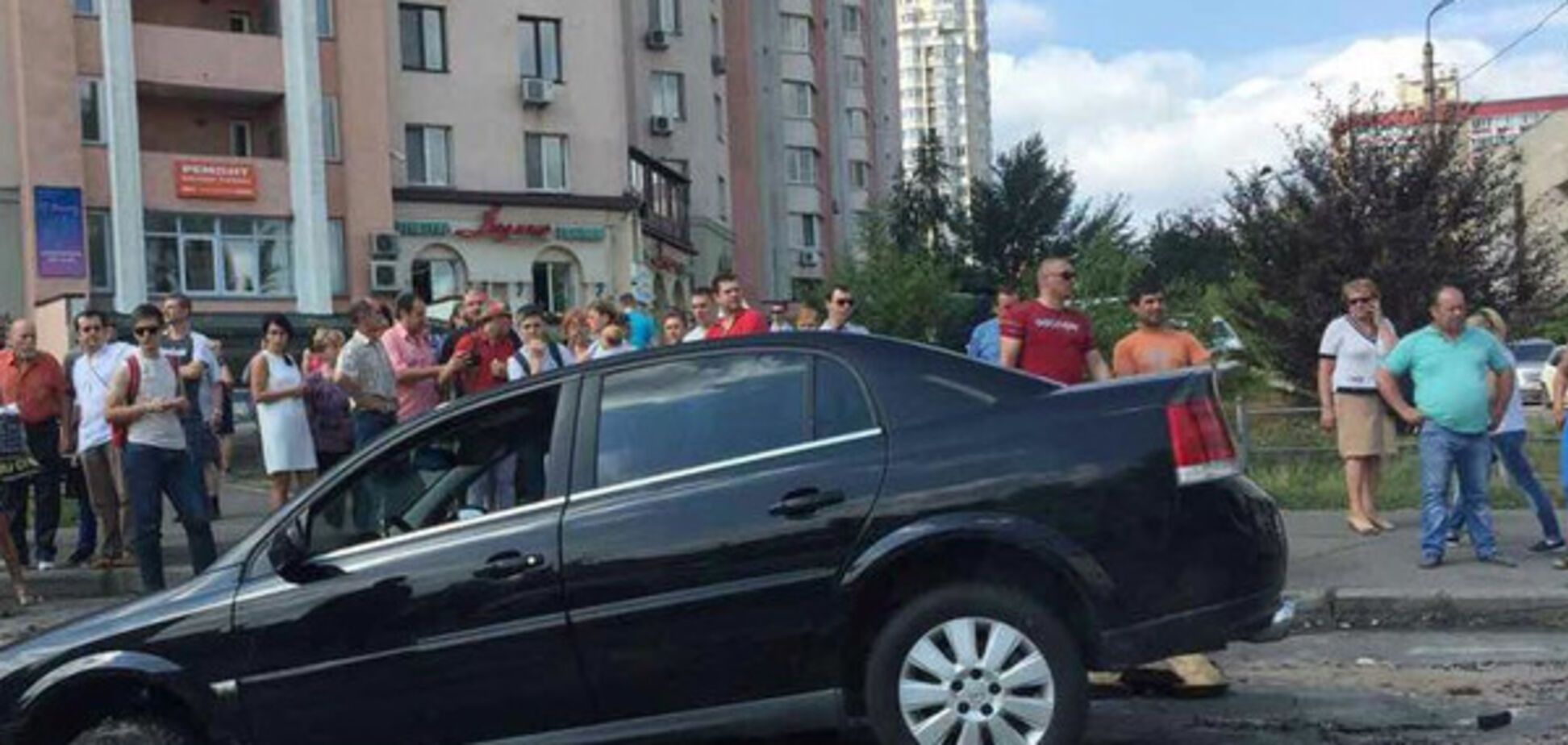 Обвал асфальта в Киеве