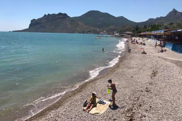 Пустой пляж Крыма