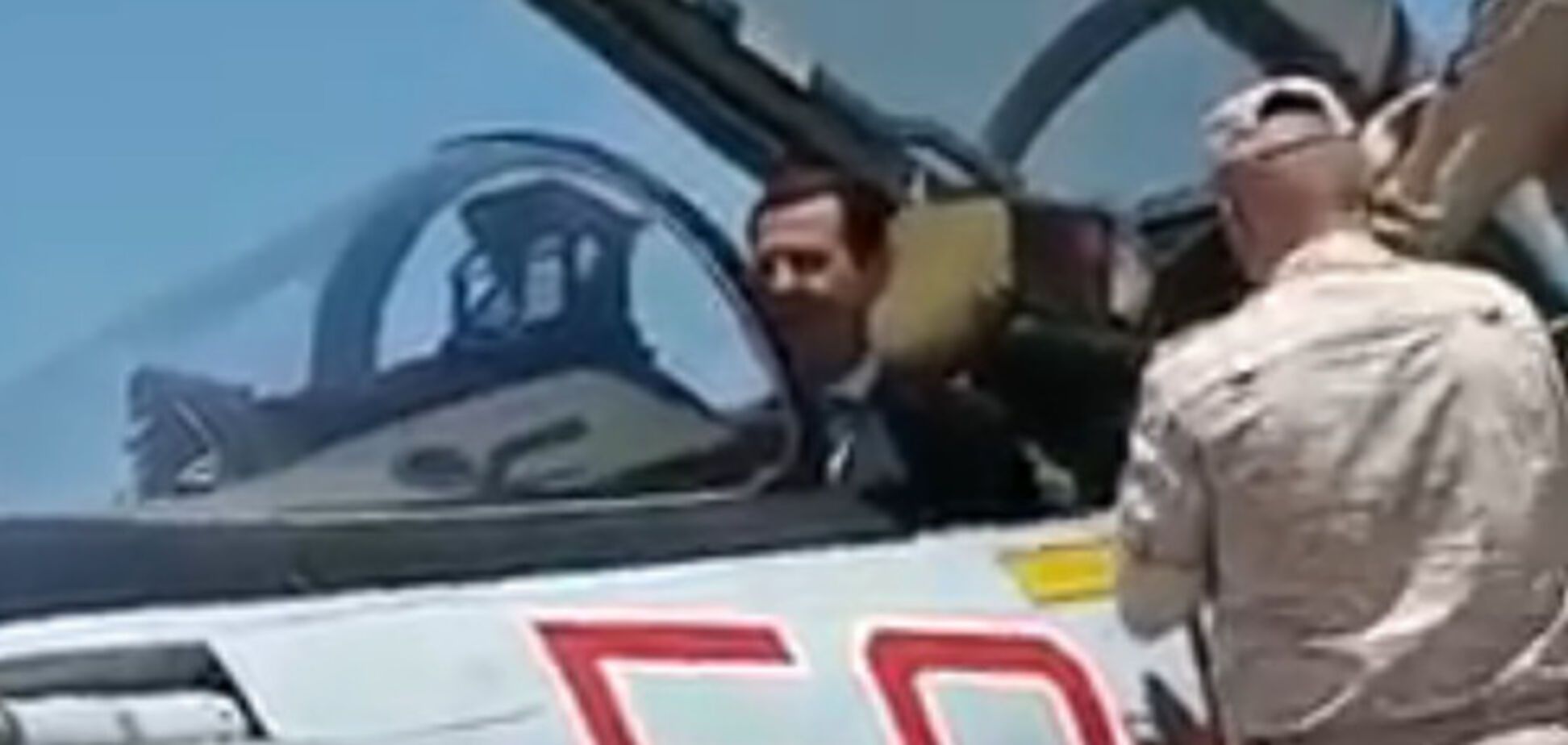 Сеть взорвало видео с Асадом на российском самолете