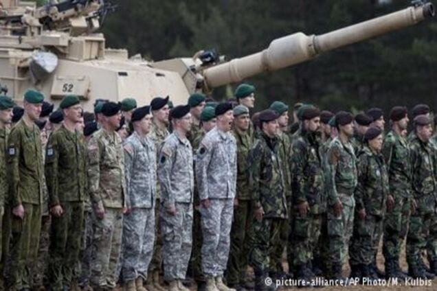 НАТО заявляє про готовність дати відсіч у разі наступу Росії