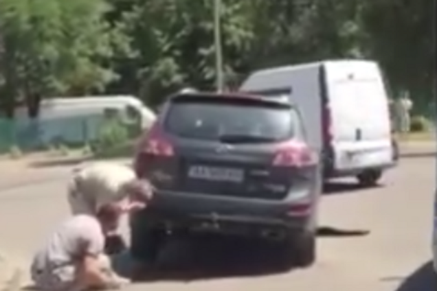 провалилася машина