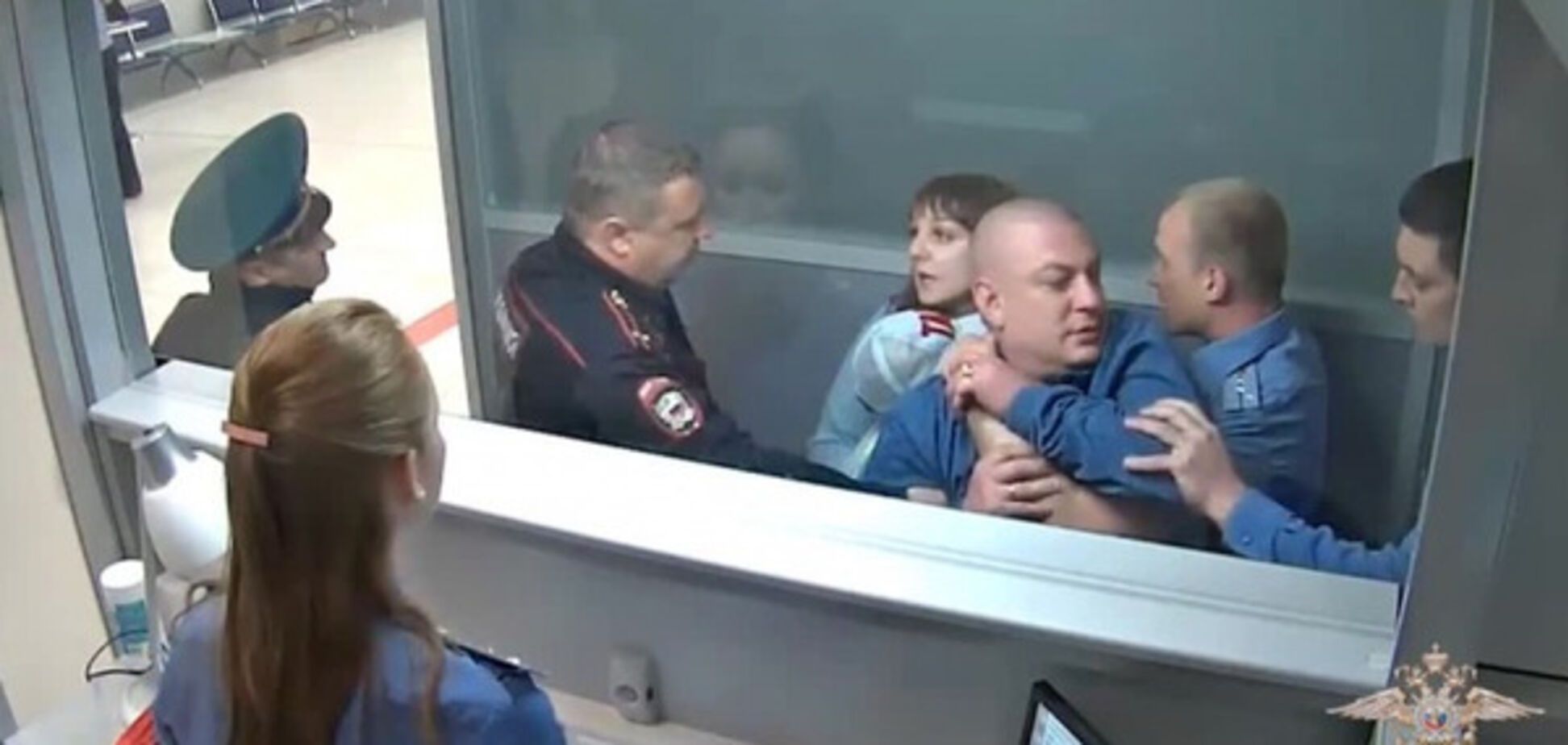 Неадекватный россиянин устроил дебош в аэропорту
