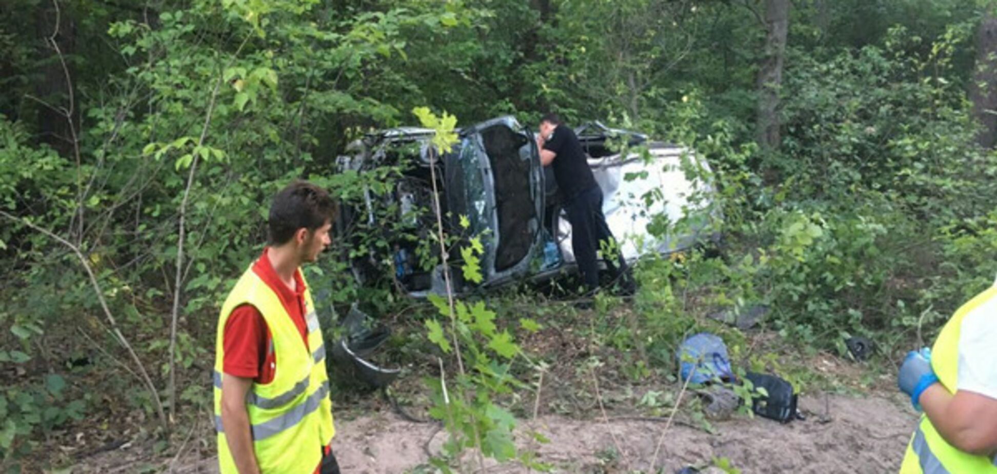 Кувырком летел 30 метров: появились фото смертельного ДТП под Киевом