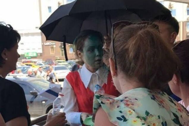 наталью королевскую облили зеленкой