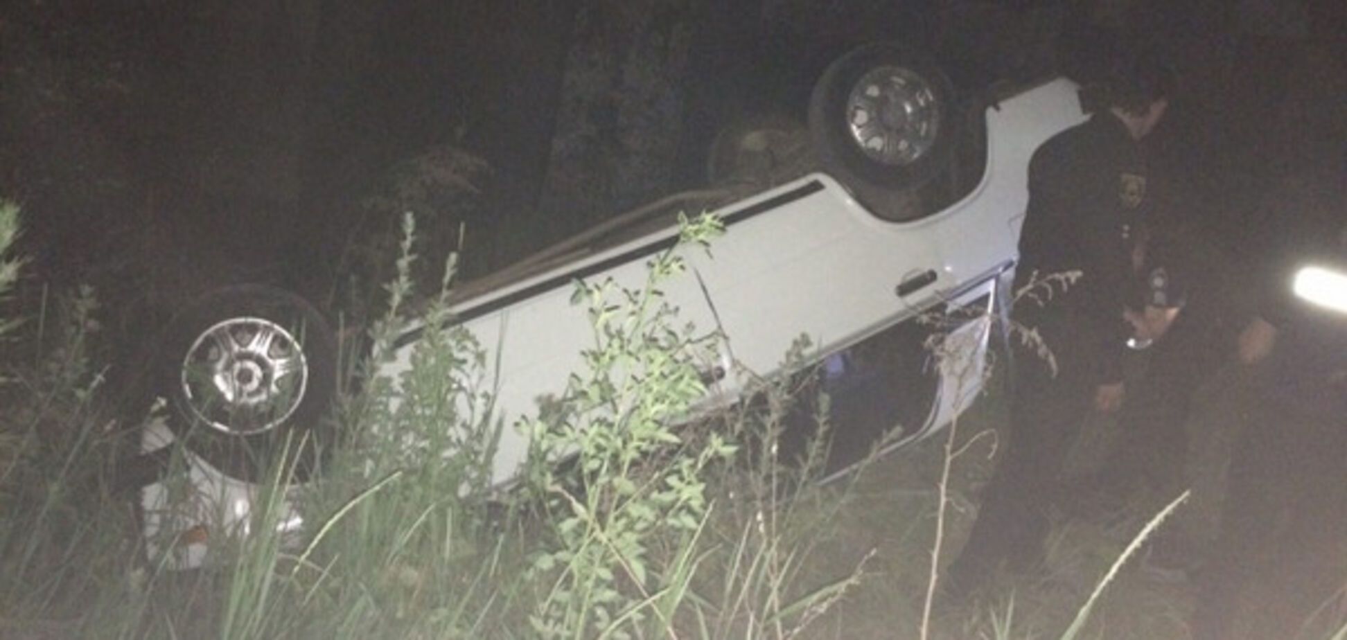 В Запорожье с недостроенного моста упал автомобиль с пассажирами