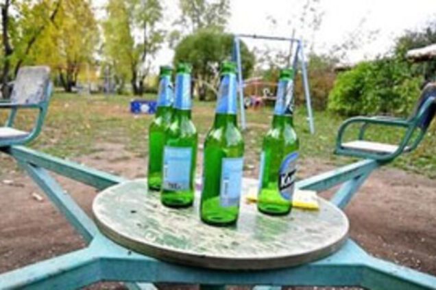 спиртное на детской площадке