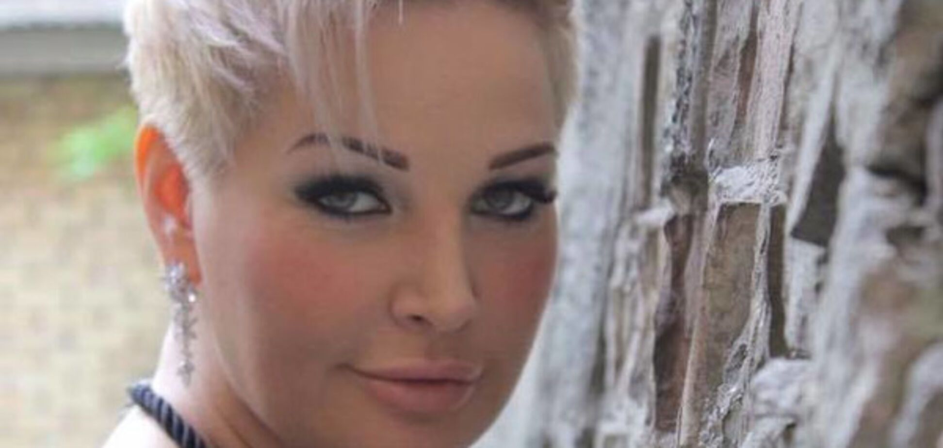 Час лікує: вдова убитого Вороненкова похвалилася у мережі стильним фотосетом