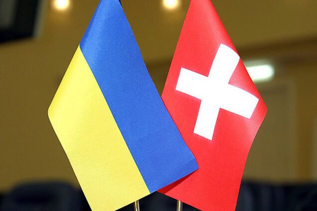 Прапори України і Швейцарії