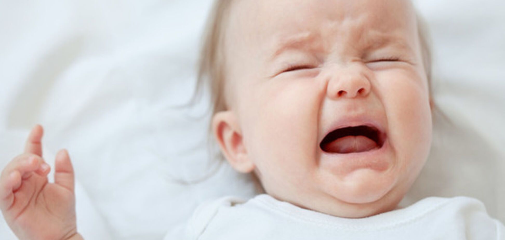 Почему плачет малыш: самые распространенные причины