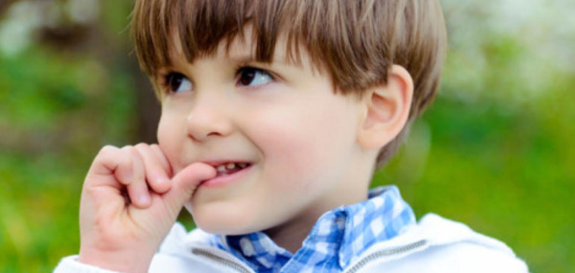 Ребенок грызет ногти: как бороться с вредной привычкой