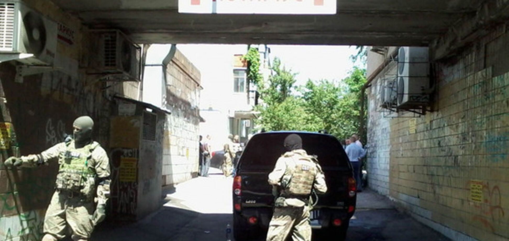 СБУ провела оперативные мероприятия по задержанию преступников в центре города