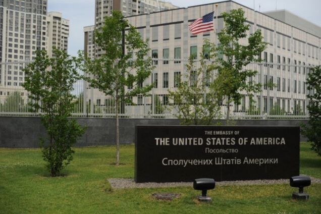 Терорист потрапив на відео: подробиці вибуху в посольстві США в Києві