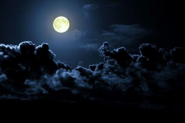 повний місяць