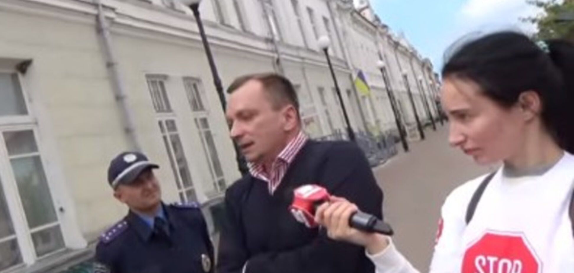 Советник Терещенко в центре Глухова набросился на активистов 'Стоп коррупции'