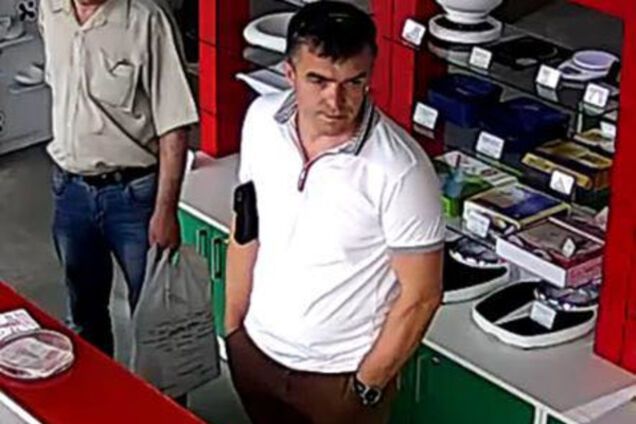 Вор в киевском магазине