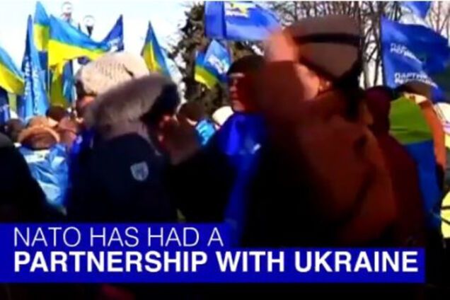 'На коліна перед Україною': в НАТО вибачилися за відео з людьми Януковича