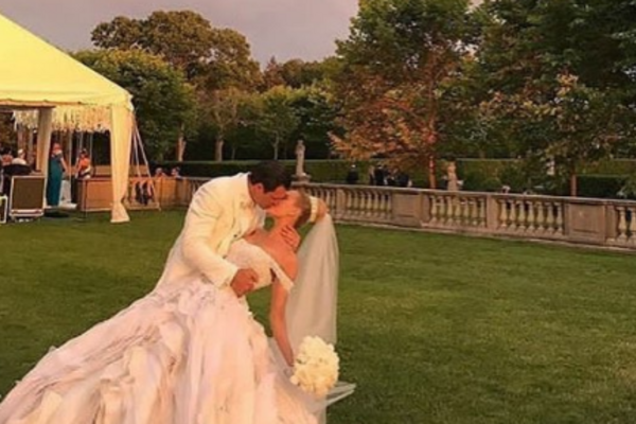 Герой шоу 'Холостяк' женился на своей девушке: опубликовано фото и видео