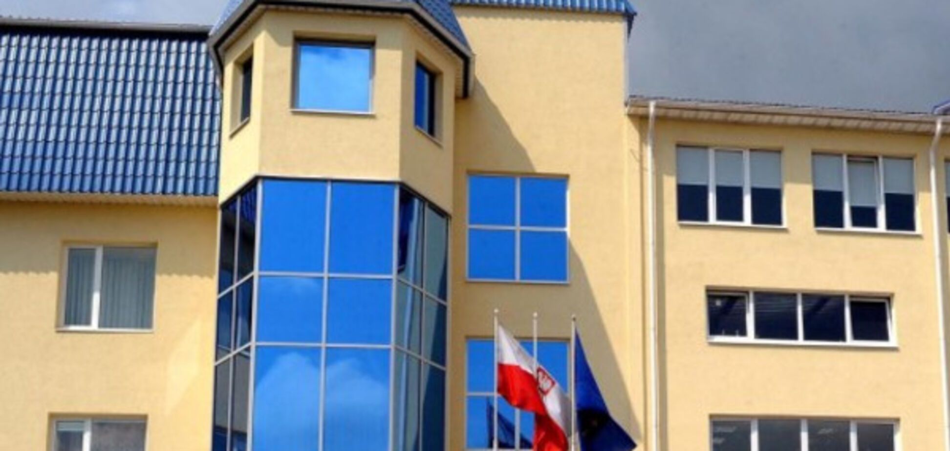 У Луцьку невідомі влаштували провокацію біля консульства Польщі