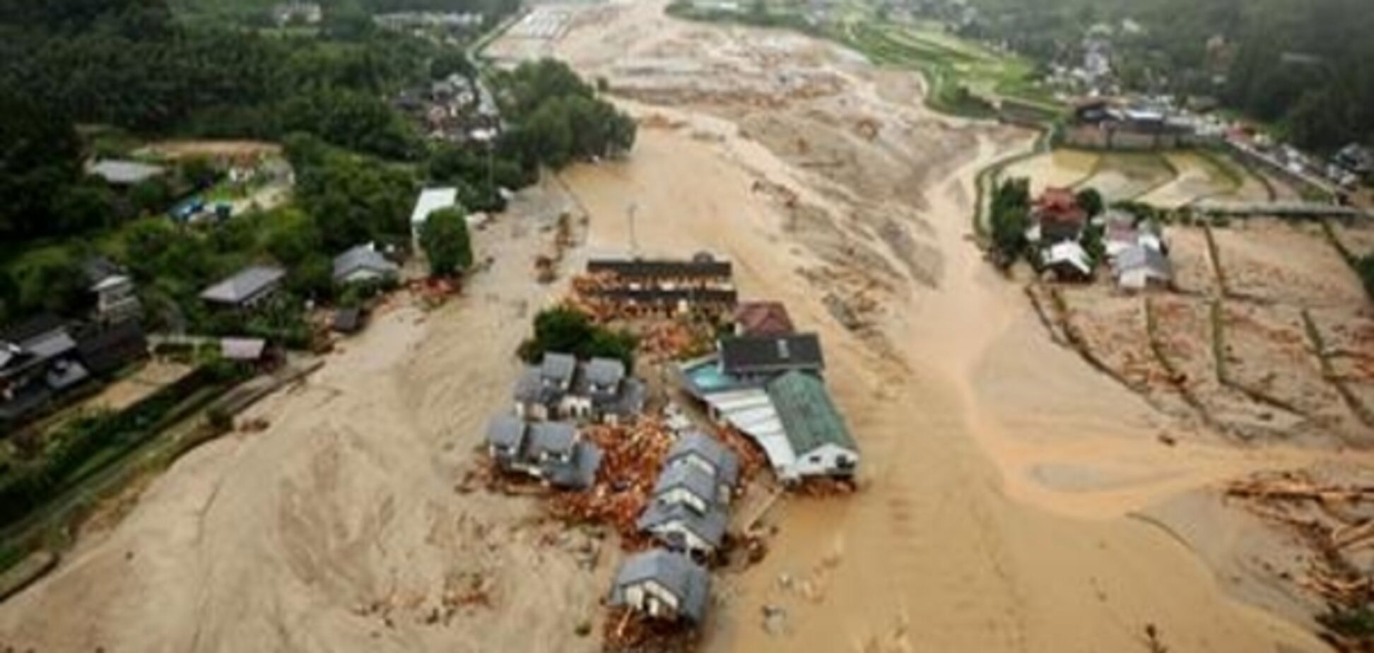 Сильні повені у Японії забрали життя щонайменше 25 осіб