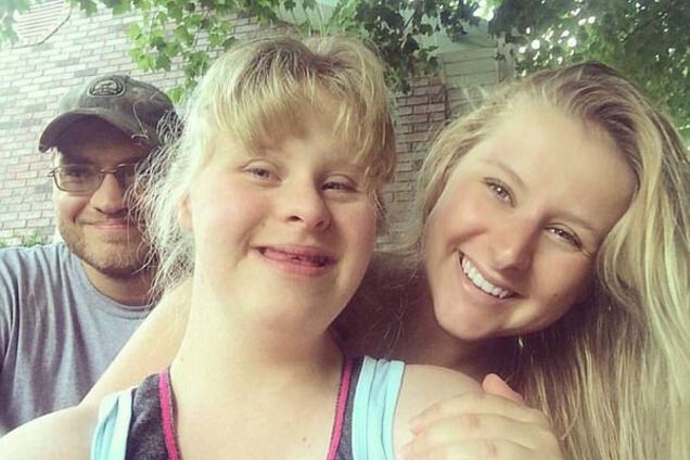 Хлопець зробив пропозицію дівчині і її сестрі: їх історія вразила мережу