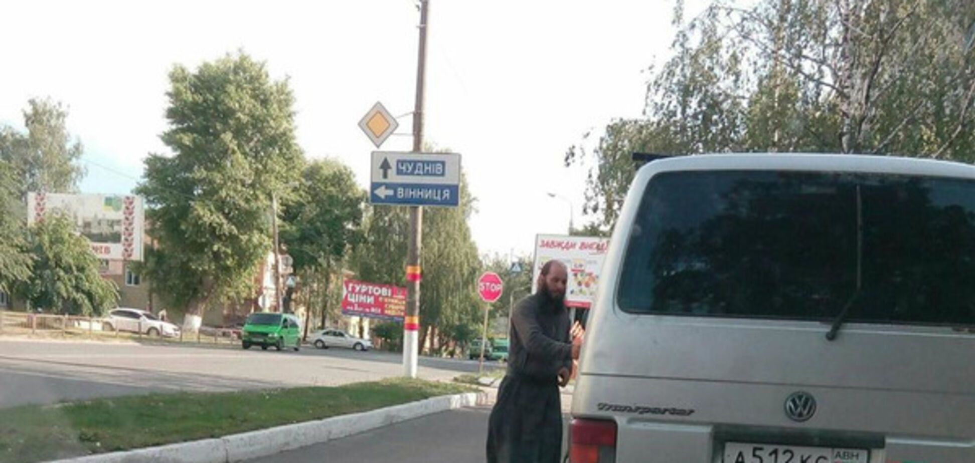 Поп на авто с номерами Абхазии