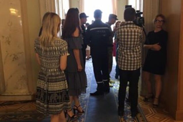 Нардепа застали в непритомності на підлозі туалету