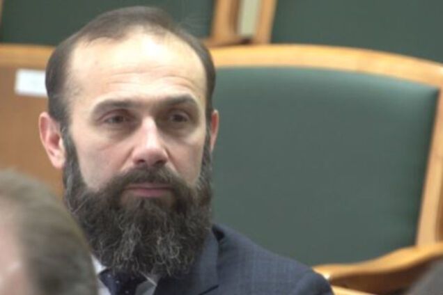 Судья Емельянов