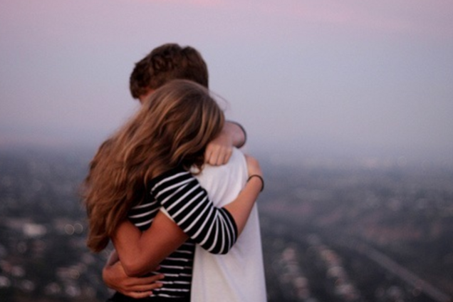 Стало известно, как красивый муж влияет на самооценку и лишний вес женщины