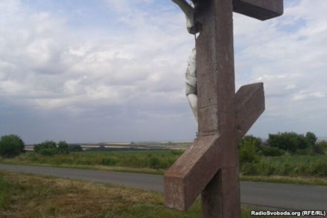 Хрест біля місця падіння Боінгу МН-17