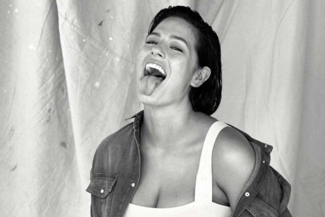 Знаменитая Эшли Грэм снялась полностью обнаженной для глянца: фанаты в восторге