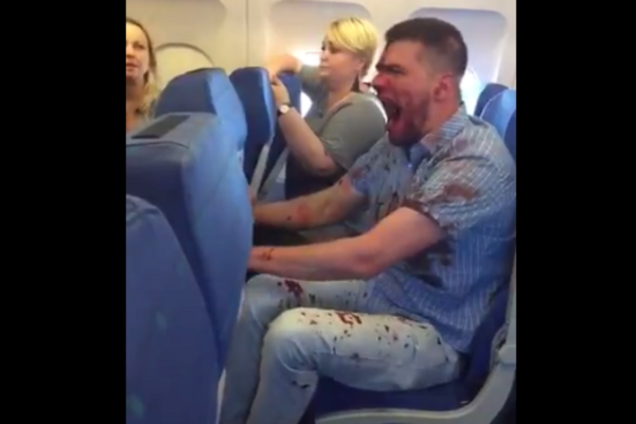 П\u0027яний росіянин в літаку