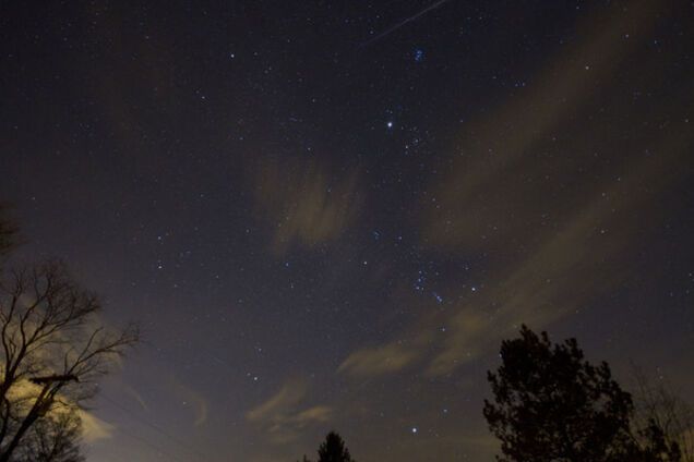 Запорожский фотограф показал, что происходит по ночам на недостроенном мосту