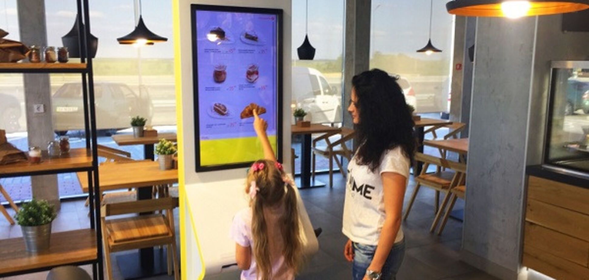 #Безочереди на 'ОККО': в ресторане сети АЗК появилось первое интерактивное меню