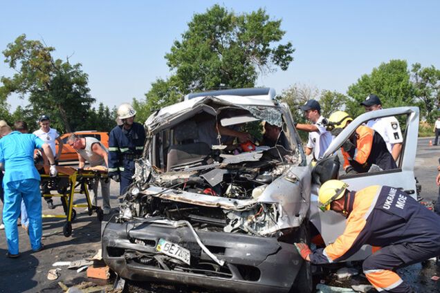 Возле Николаева в страшном ДТП погибло три человека, в том числе ребенок: опубликовано фото