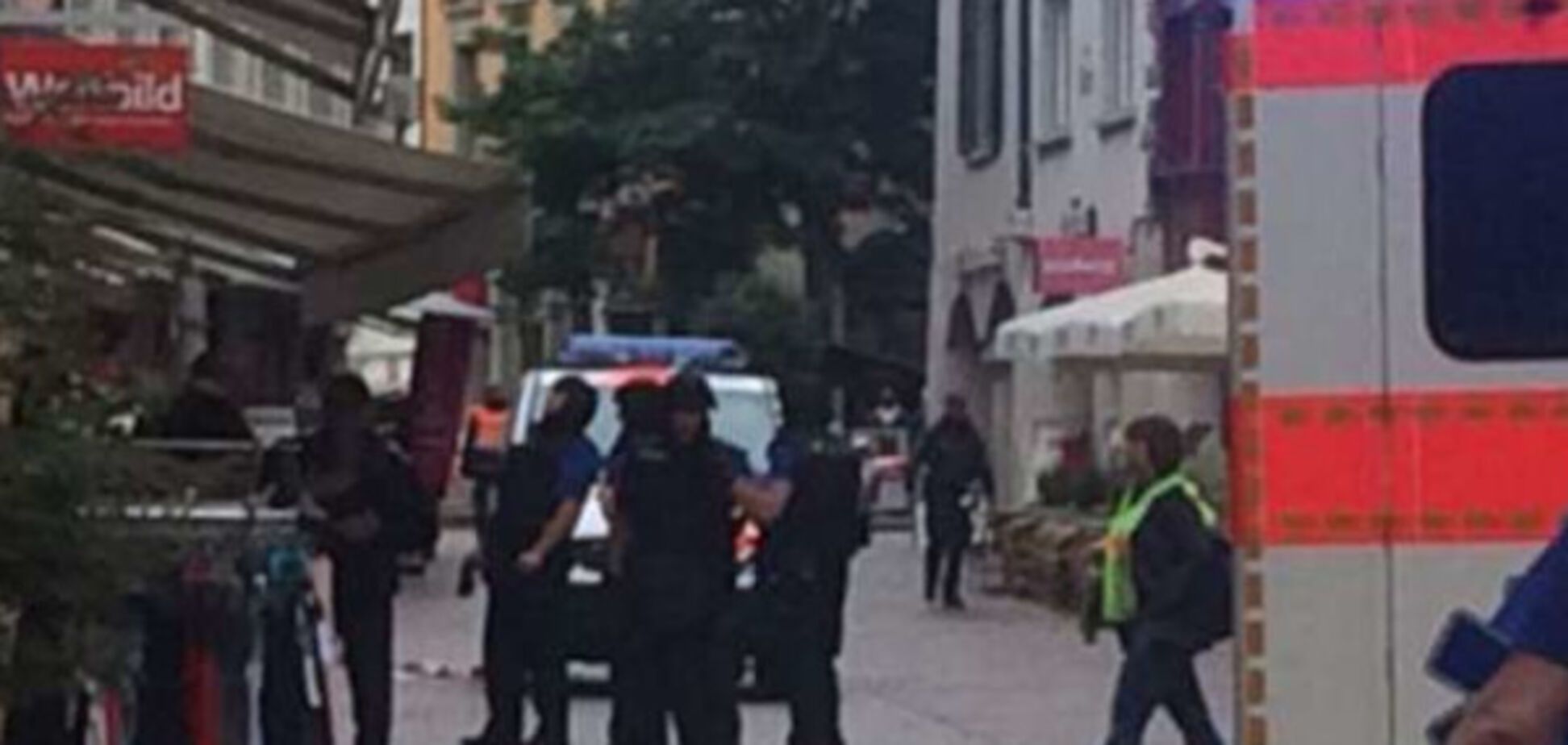 В Швейцарии преступник с бензопилой напал на прохожих: появились фото и видео