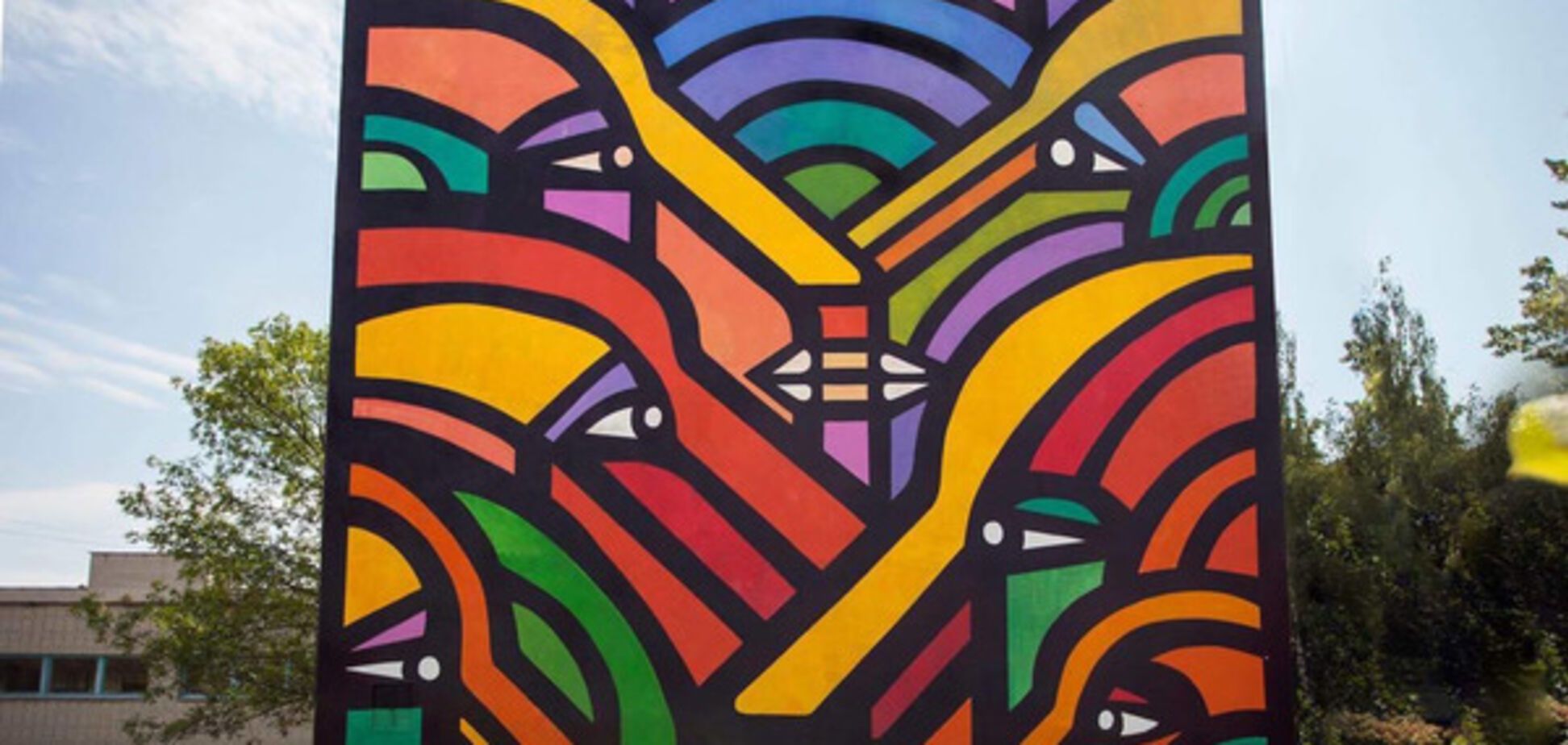 Чилийский художник Mono Gonzalez создал мурал на стене Черниговской школы