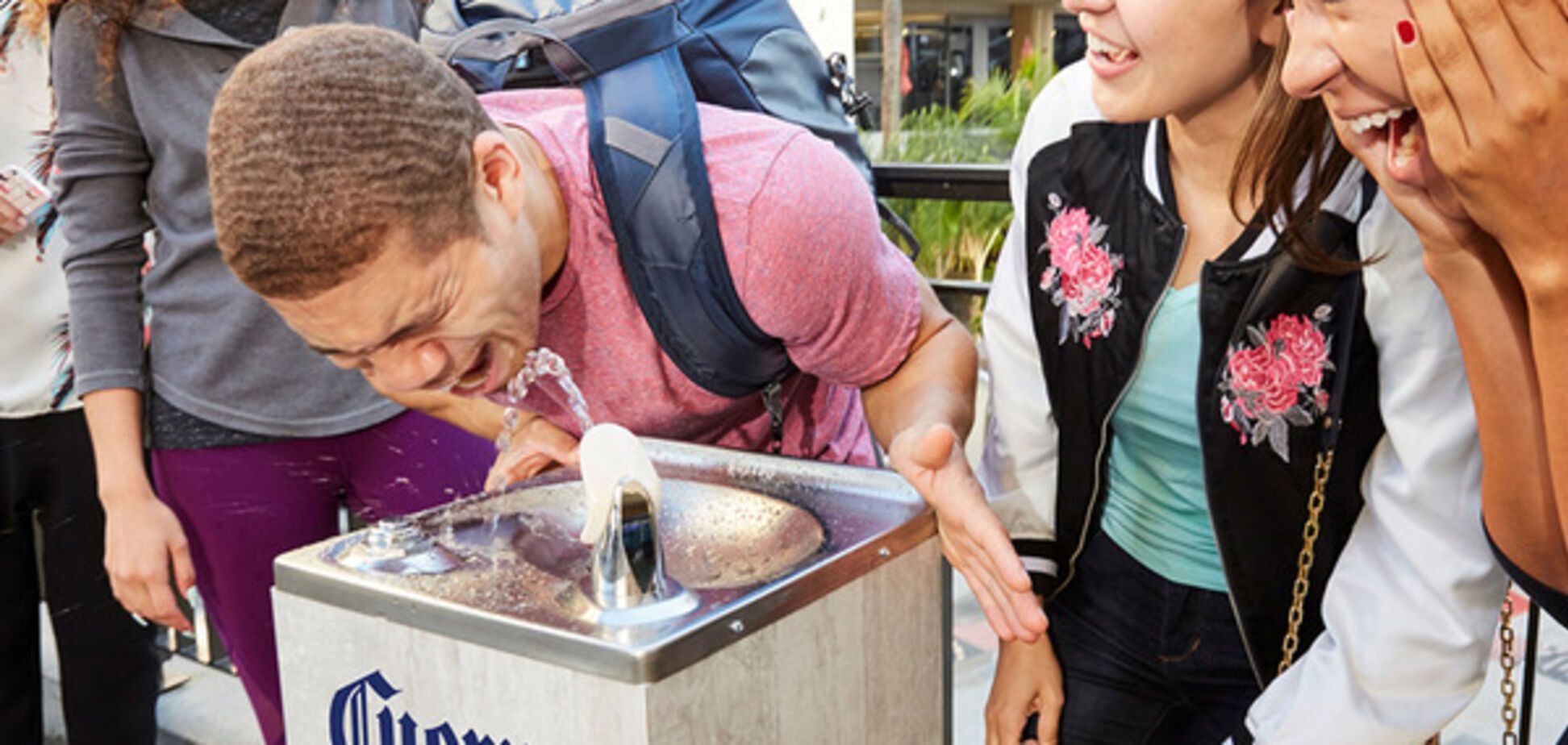 Фонтан с текилой в Лос-Анджелесе