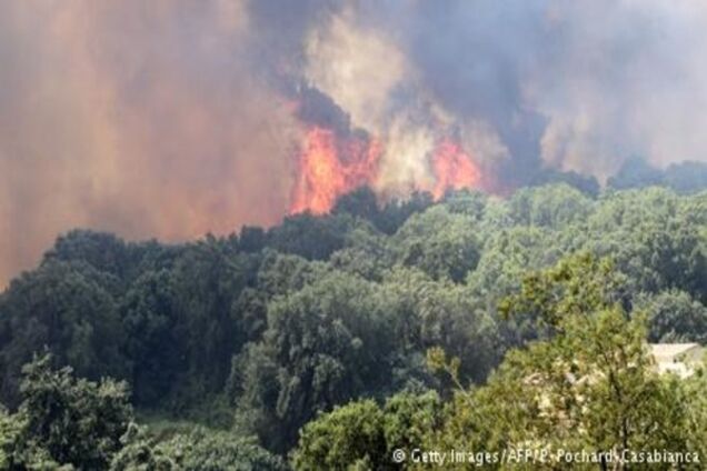 На півдні Франції через лісові пожежі евакуювали до 10 тисяч людей