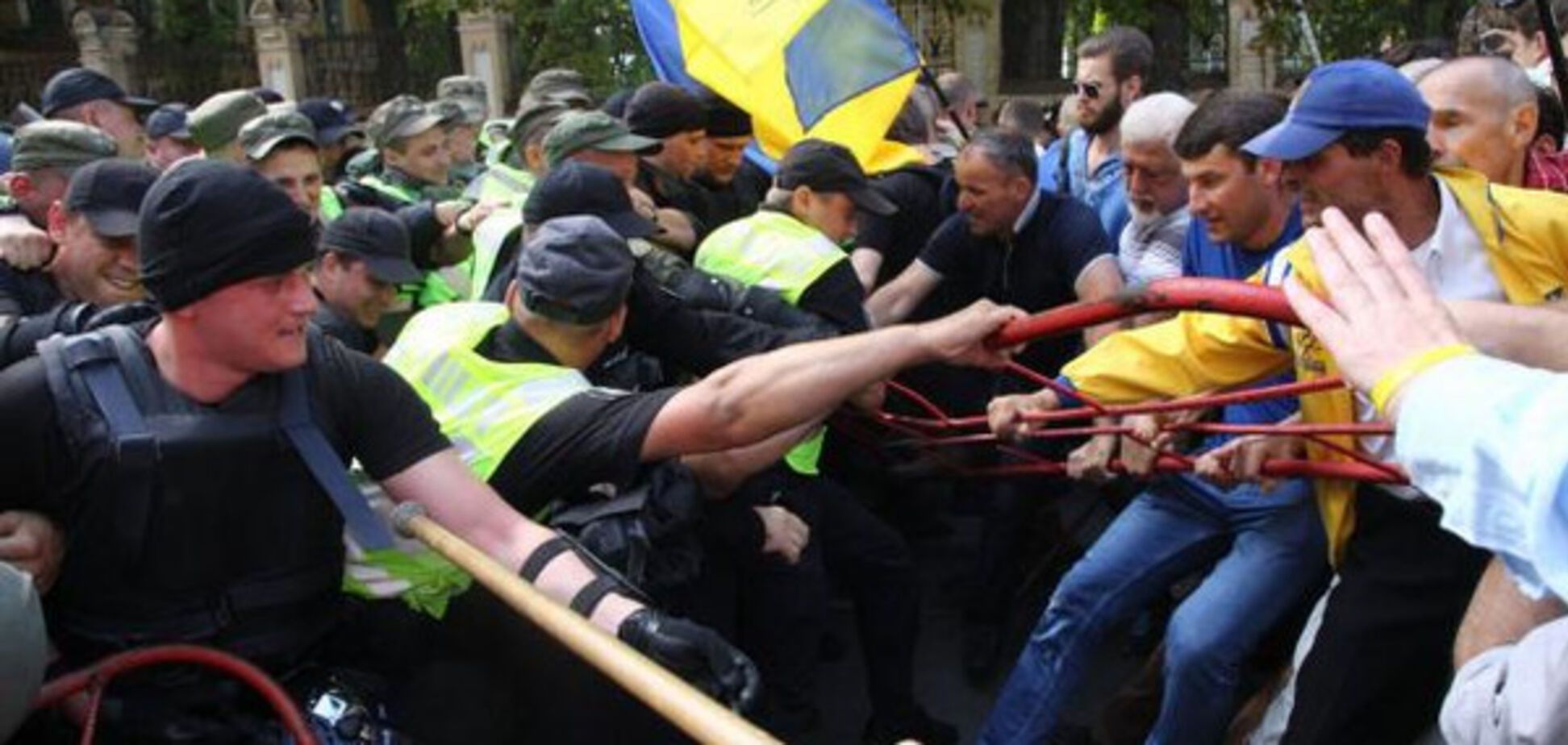 У центрі Києва сталася бійка прихильників Саакашвілі з поліцією: з'явилися фото і відео