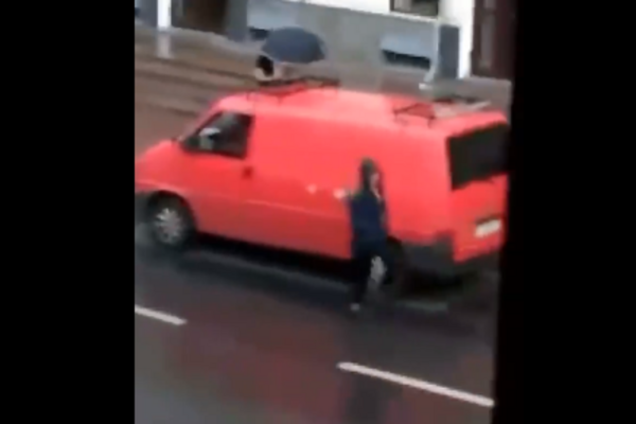 Дівчина на Подолі