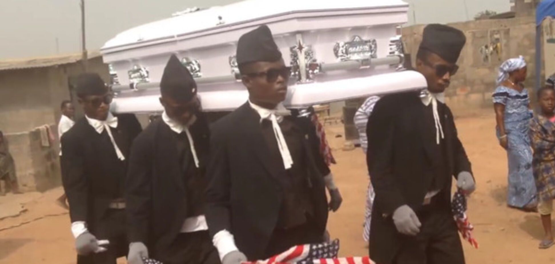 Яркое видео похорон в Африке поразило сеть