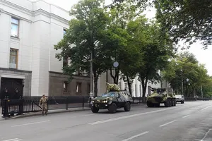 Бронетехніка під Радою