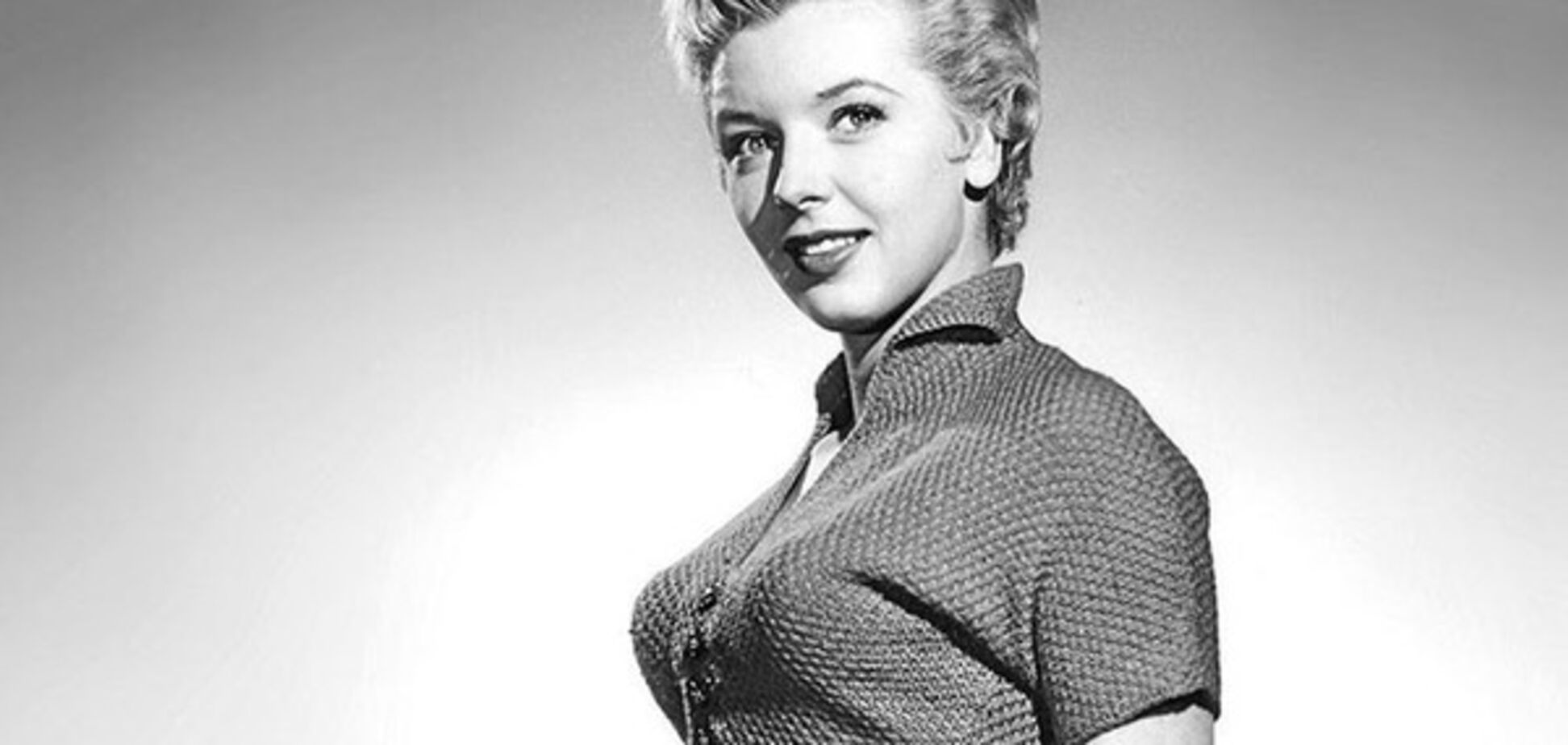 Эффектные 50-е: как выглядели женщины с 'пулями' на груди