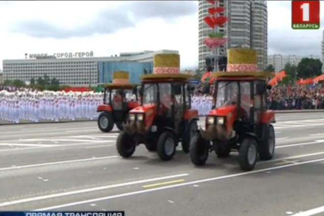 День независимости Беларуси: парад стиральных машин и тракторный балет повеселил сеть