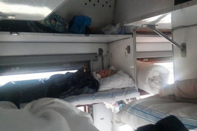 'Хропіння змінилося чимось гіршим': нардеп слідом за міністром випробував плацкарт