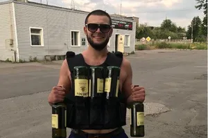 Любит виски и элитные авто: в сети показали фото скандального харьковского "мажора"