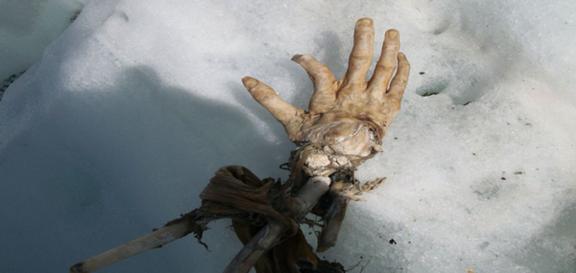 У французьких Альпах виявлена ??страшна знахідка, що пролежала в льодах більше 50 років