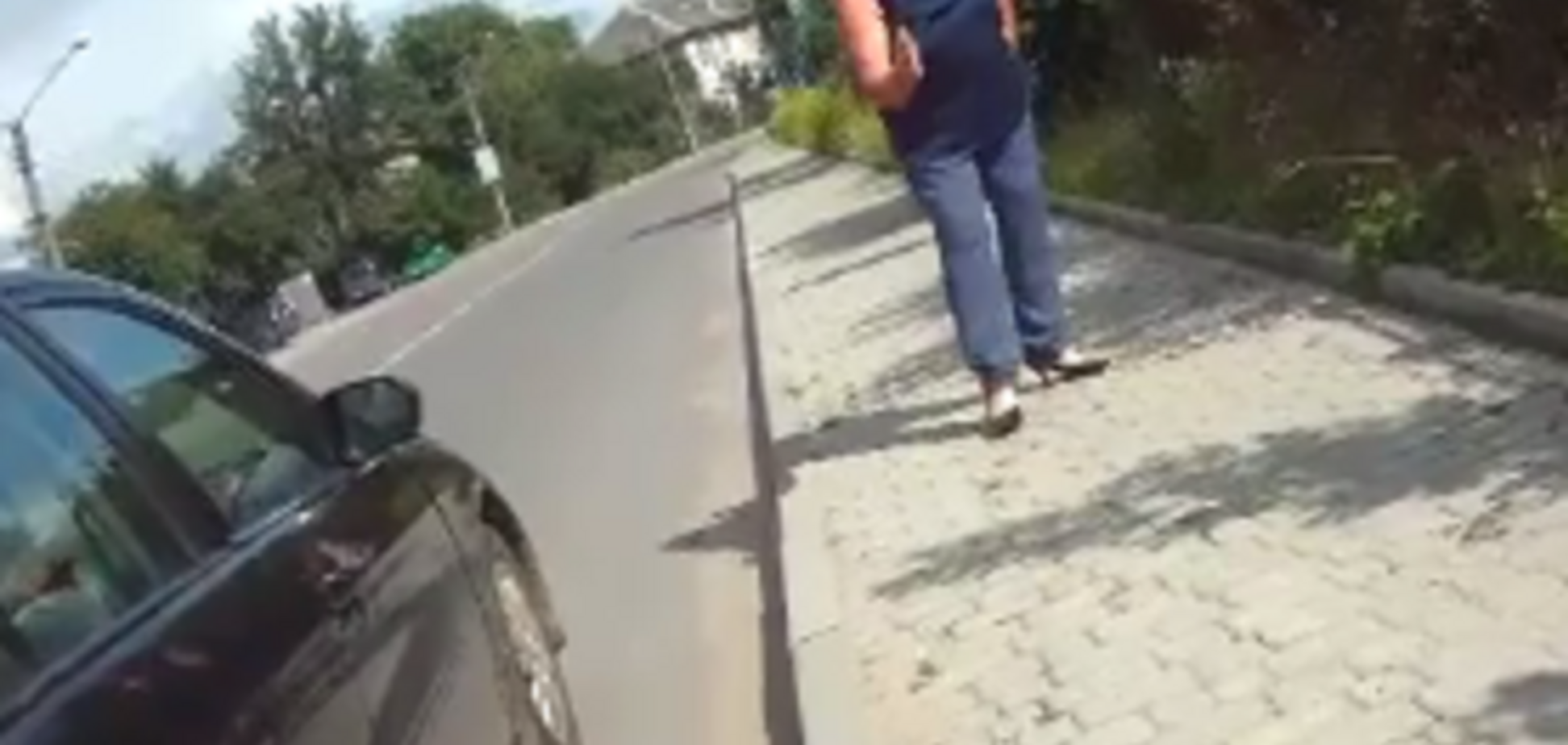 Женщина прокляла полицейских