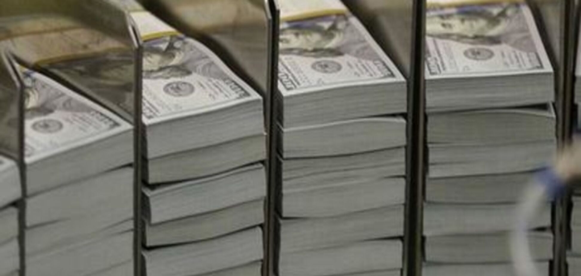 Чому Україна тимчасово залишилась без грошей МВФ?